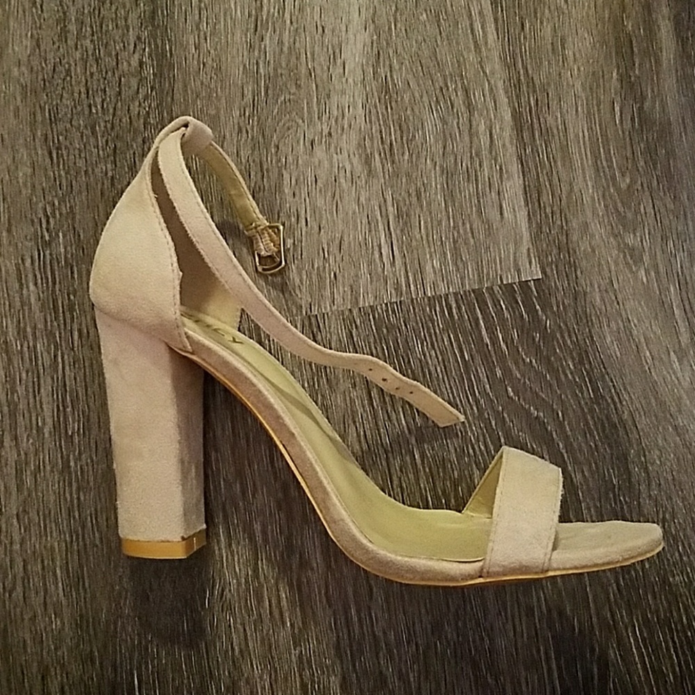 Shoes - Picture 3 of 4